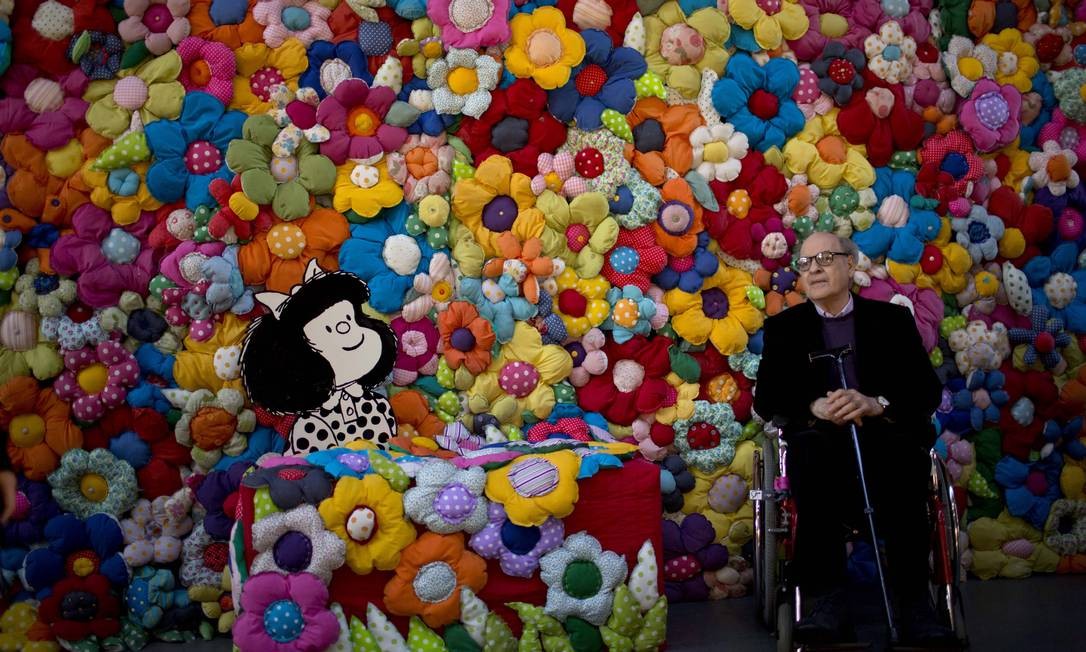 Quino na abertura da exposição "O mundo segundo a Mafalda", em Buenos Aires, em 2014 Foto: Natacha Pisarenko / AP