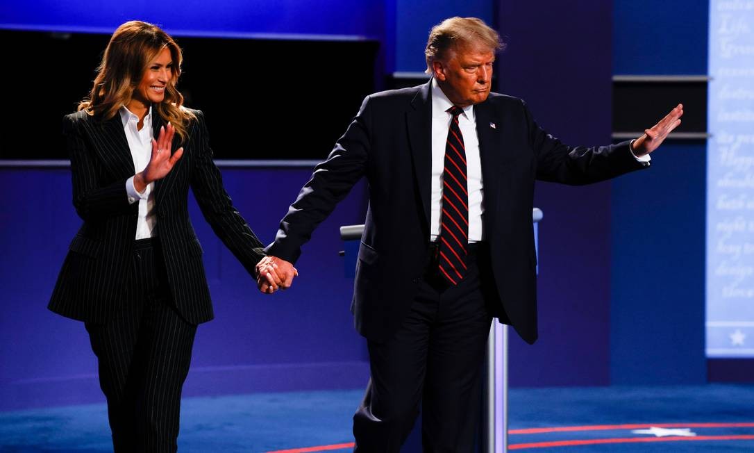 Trump and Melania leave the stage together after the first debate of the presidential campaign, on Tuesday 29. Photo: BRIAN SNYDER / REUTERS