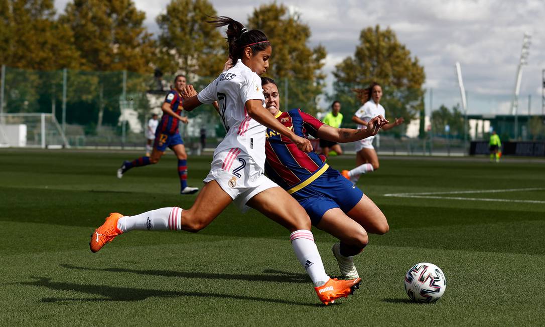 Futebol feminino bate recorde de público em jogo Barcelona x Real