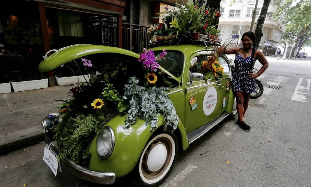 Comerciante faz Fusquinha de floricultura e fatura até R$ 600 por dia após  perder renda na pandemia - Jornal O Globo