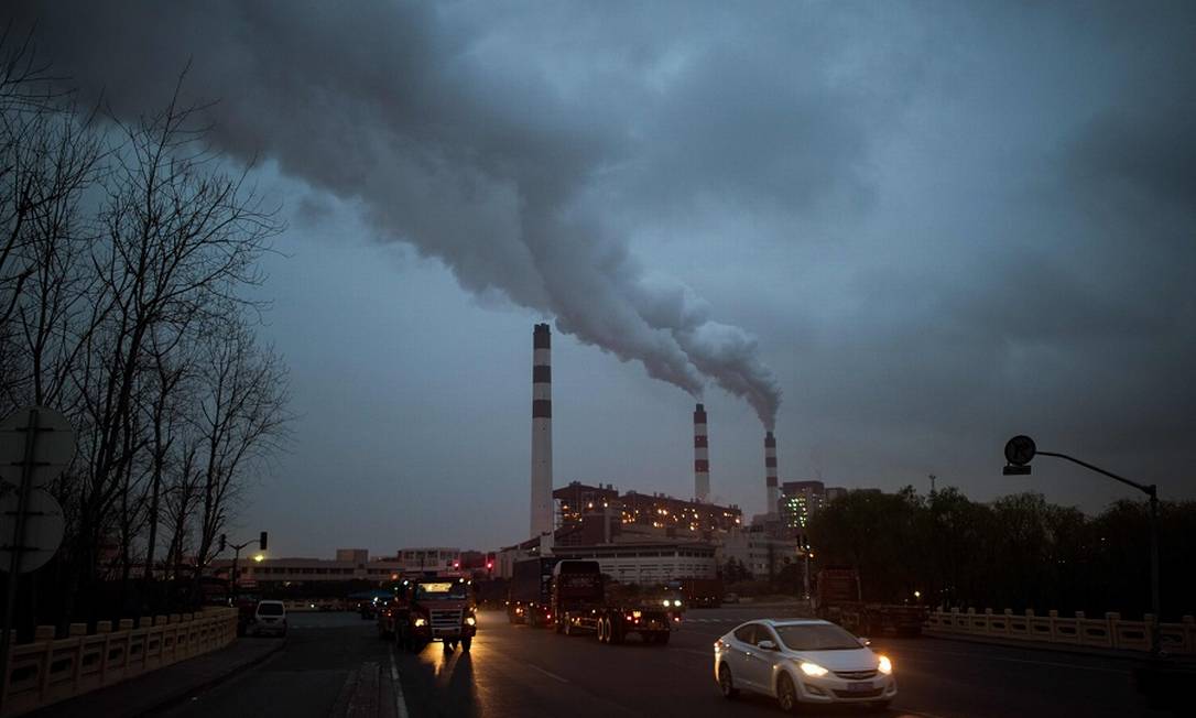 Poluição causada por usina termelétrica em Xangai. Foto: JOHANNES EISELE / AFP
