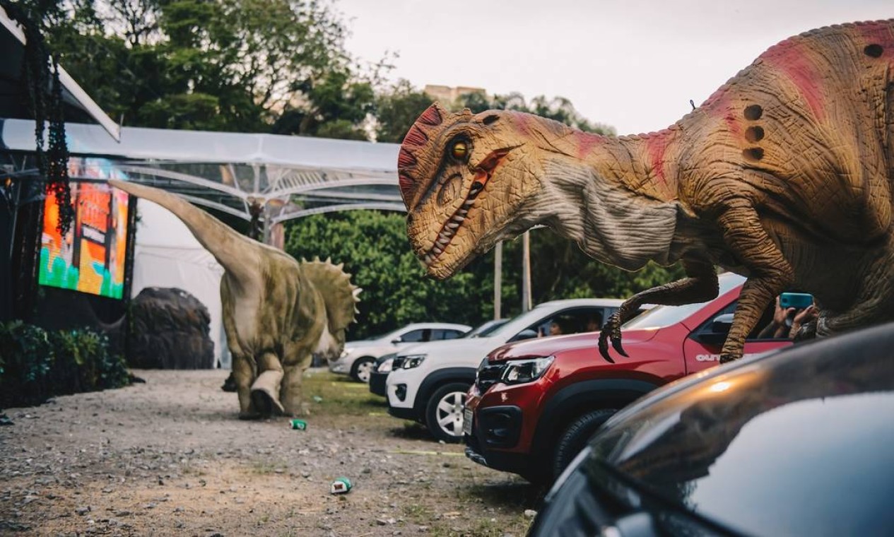 Carro Dinossauro Rex com Dinossauros