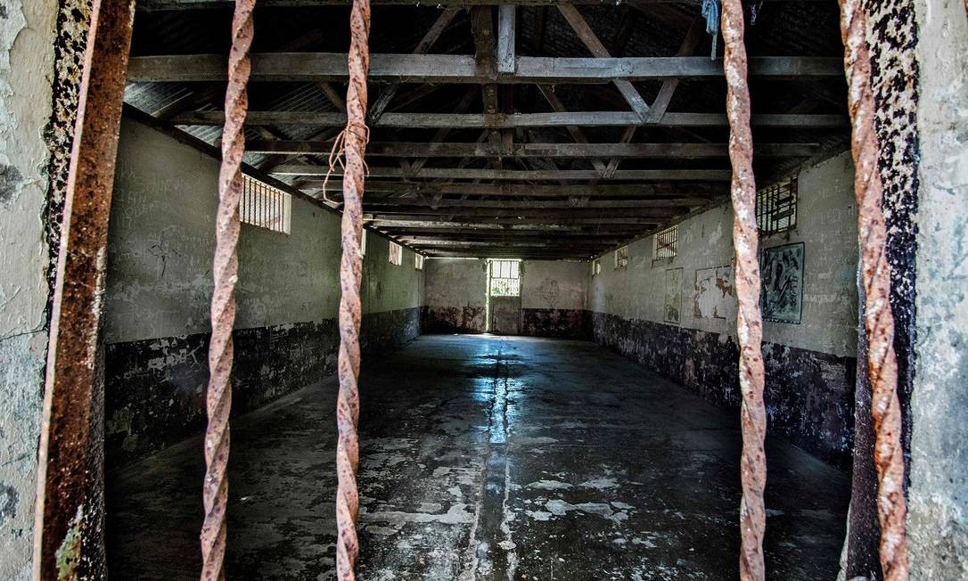 Uma das sete celas da antiga prisão de segurança máxima da Ilha San Lucas, na Costa Rica Foto: Ezequiel Becerra / AFP