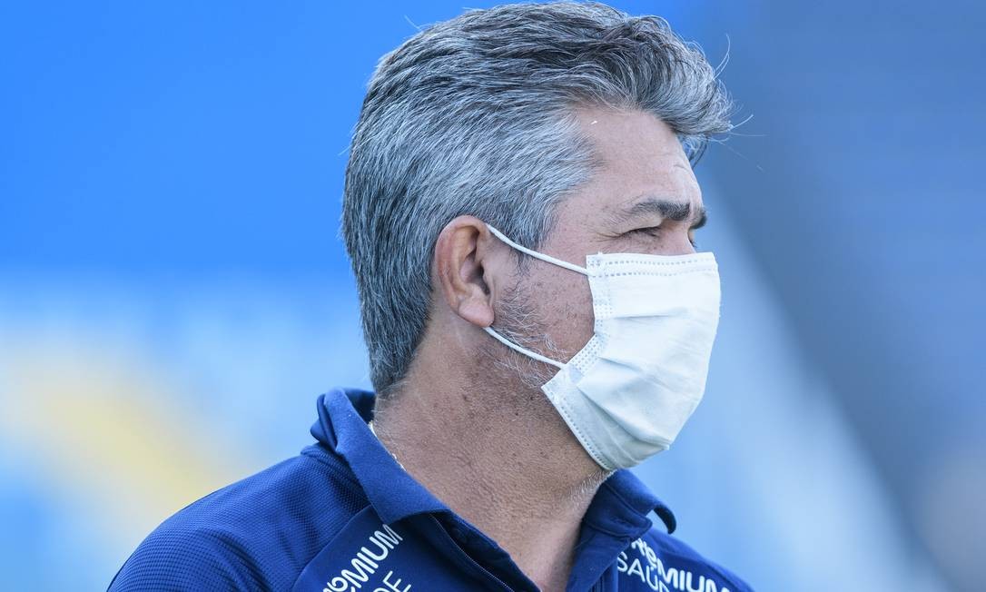 NEY FRANCO (GOIÁS) - 4ª RODADA - Também no início da competição, Ney Franco deixou o Esmeraldino depois de quase um ano no comando. Foto: Gustavo Aleixo