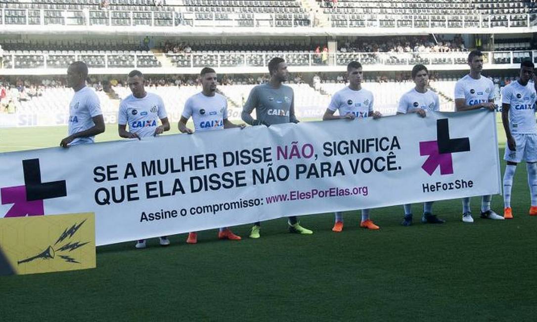 Santos, que contratou Robinho, costuma apoiar ações de combate à violência contra as mulheres Foto: Divulgação/Santos