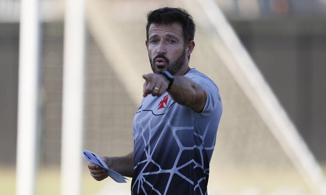 RAMON MENEZES (VASCO) - 14ª RODADA: Em 8 de outubro, o técnico do Vasco foi demitido após derrota por 3 a 0 para o Bahia, em jogo válido pela 14ª rodada do Brasileirão. Deixou o clube após pouco mais de seis meses no cargo. Foto: Rafael Ribeiro / Vasco / Divulgação