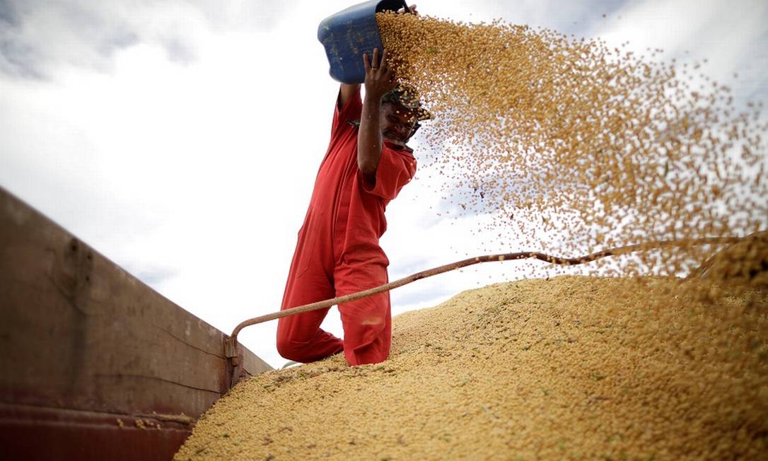 Embarques de produtos agropecuários, como soja, caíram 20,6% em outubro, devido à entrada da entressafra — a maior parte das exportações de bens agrícolas ocorreu até setembro Foto: Ueslei Marcelino / Reuters