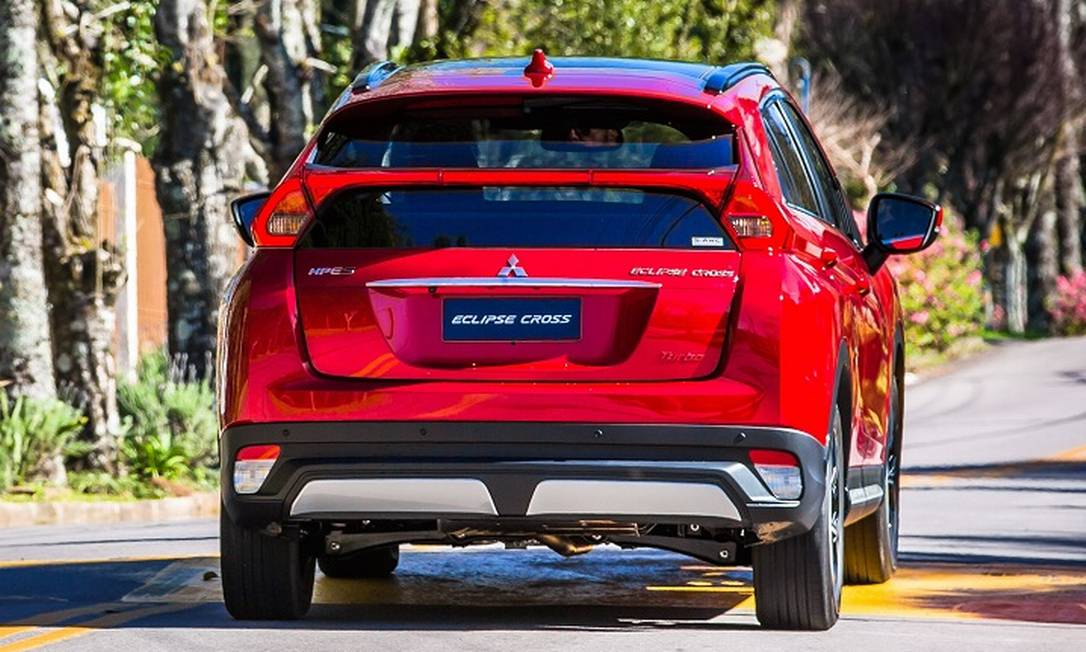 Chega de exotismo Eclipse Cross ganha uma tampa de portamalas mais