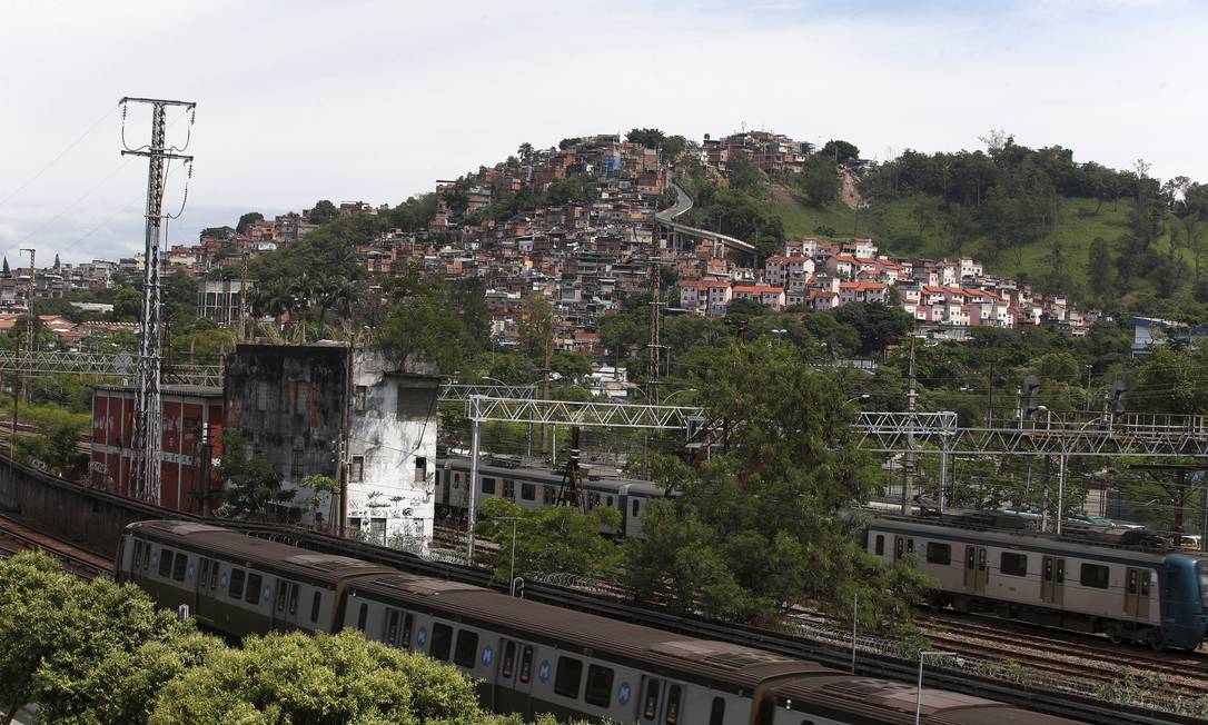 Bandidos em fuga de Operação no Jacarezinho sequestram trem e fugiram para Mangueira Foto: Fabiano Rocha / O Globo