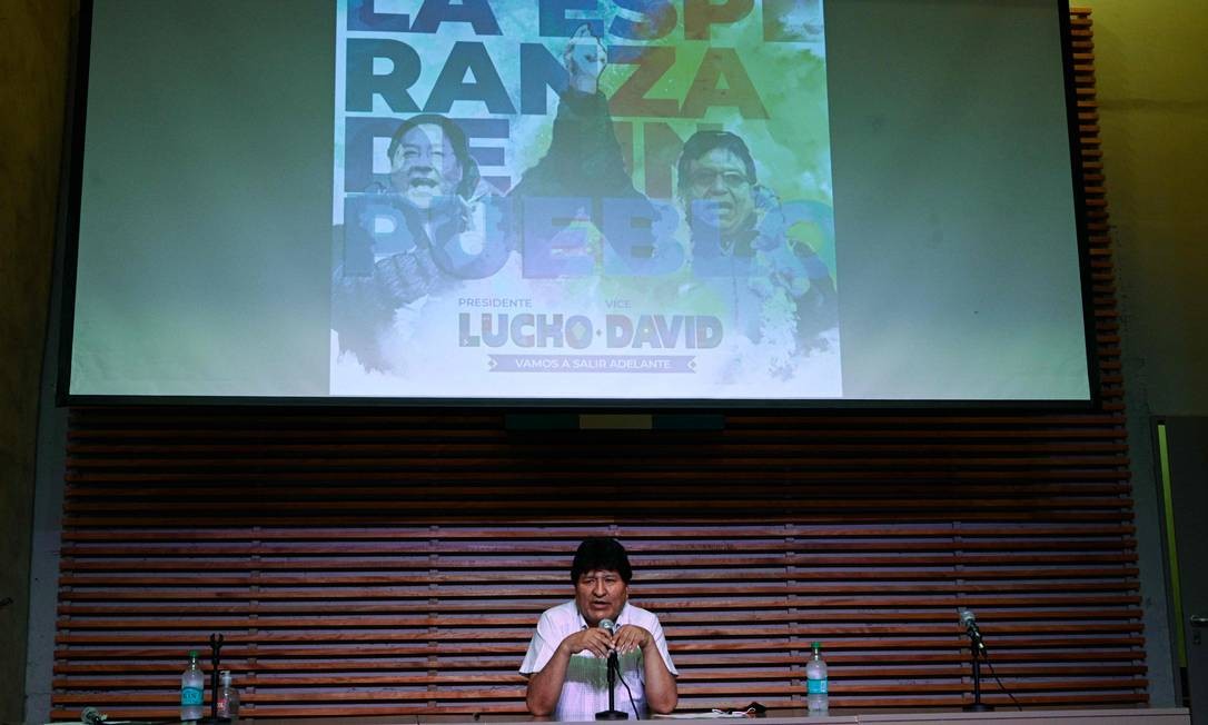 O ex-presidente boliviano Evo Morales, que governou de 2006 a 2019, fala em entrevista coletiva em Buenos Aires Foto: JUAN MABROMATA / AFP