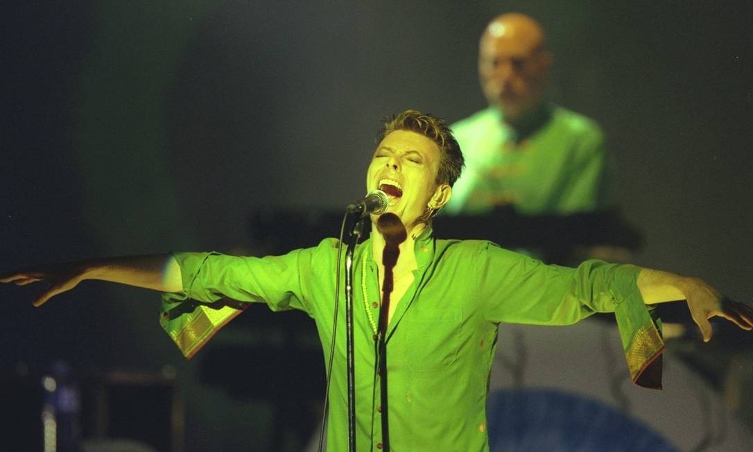 Astros internacionais: David Bowie canta no palco do Metropolitan em novembro de 1997 Foto: Christina Bocayuva
