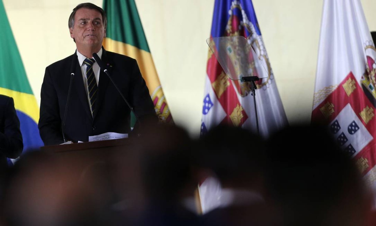 Bolsonaro discursa durante a formatura Foto: Jorge William / Agência O Globo