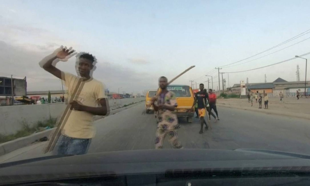 Presidente da Nigéria afirma que pelo menos 69 pessoas mortas em protestos contra a brutalidade policial