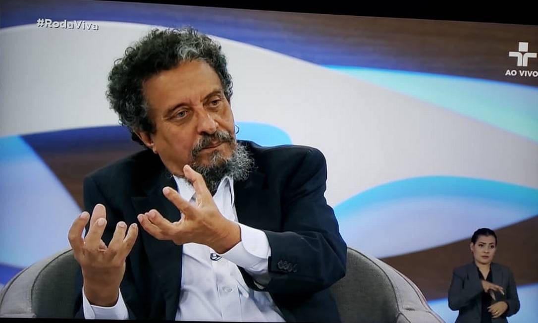 O marqueteiro João Santana durante entrevista ao programa Roda Viva Foto: Reprodução