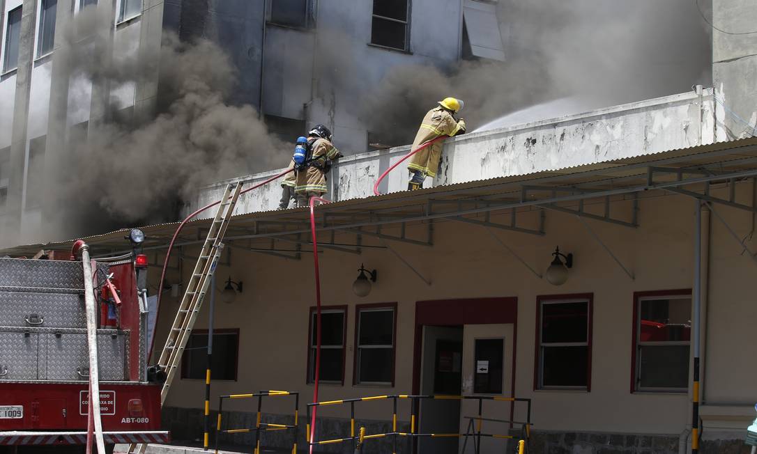 Incêndio no Hospital Federal de Bonsucesso terá perícia da Polícia Federal Foto: Fabiano Rocha / O Globo