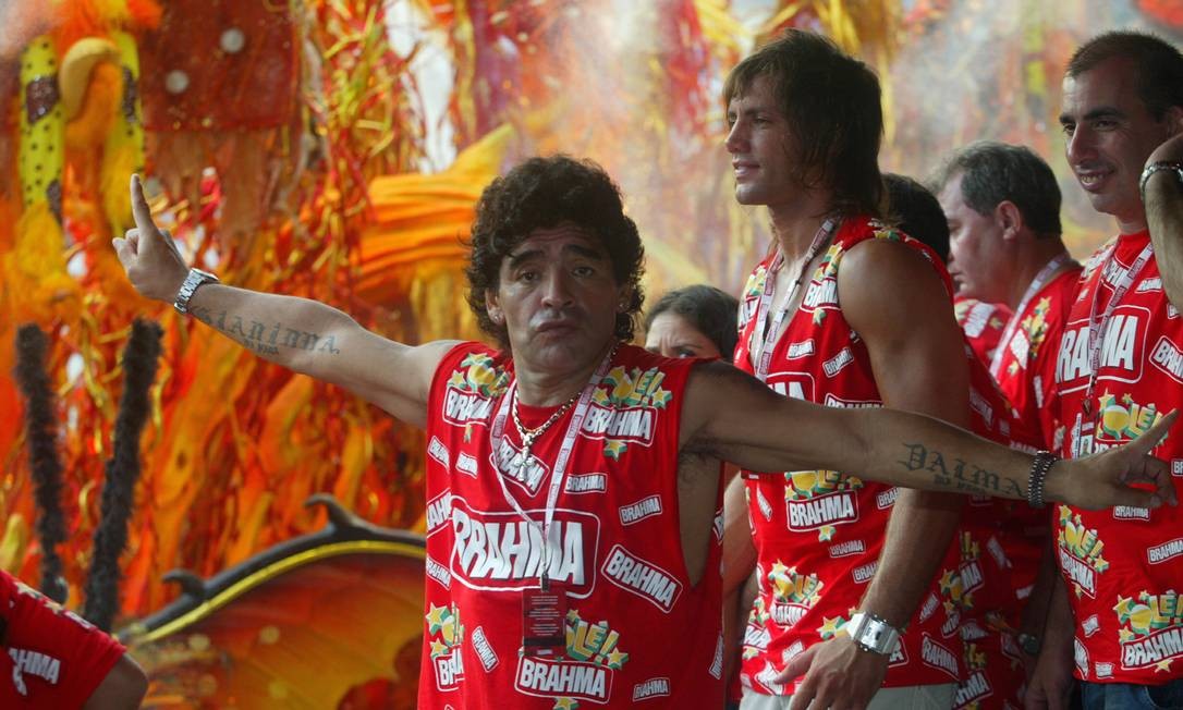 Maradona em camarote do carnaval do Rio, em 2006 Foto: Berg Silva