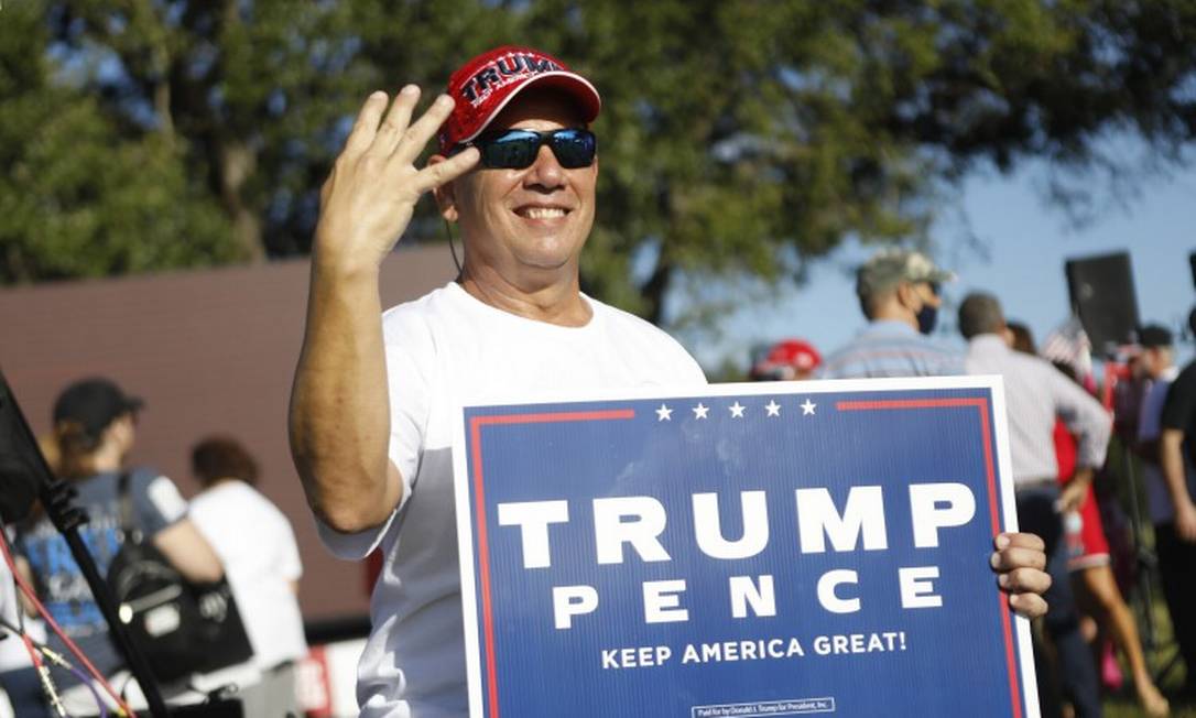 Eleitor em Tampa, Flórida, pede mais 4 anos de mandato para Trump Foto: Octavio Jones / AFP