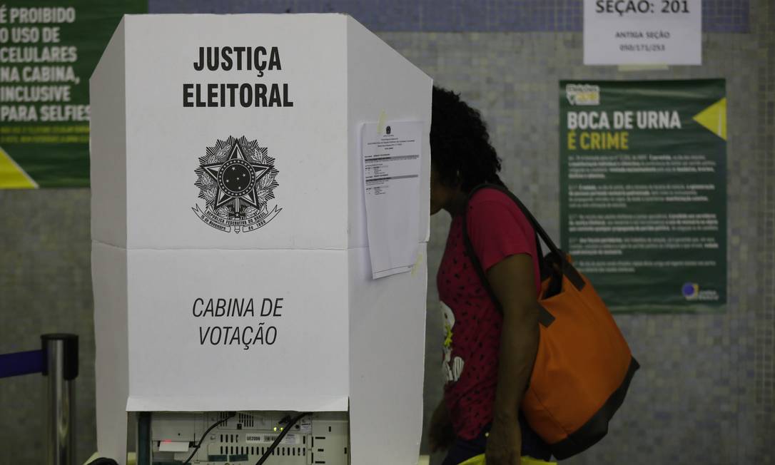 Eleitora vota no segundo turno da eleição para presidente em 2018 Foto: Custódio Coimbra / Agência O Globo