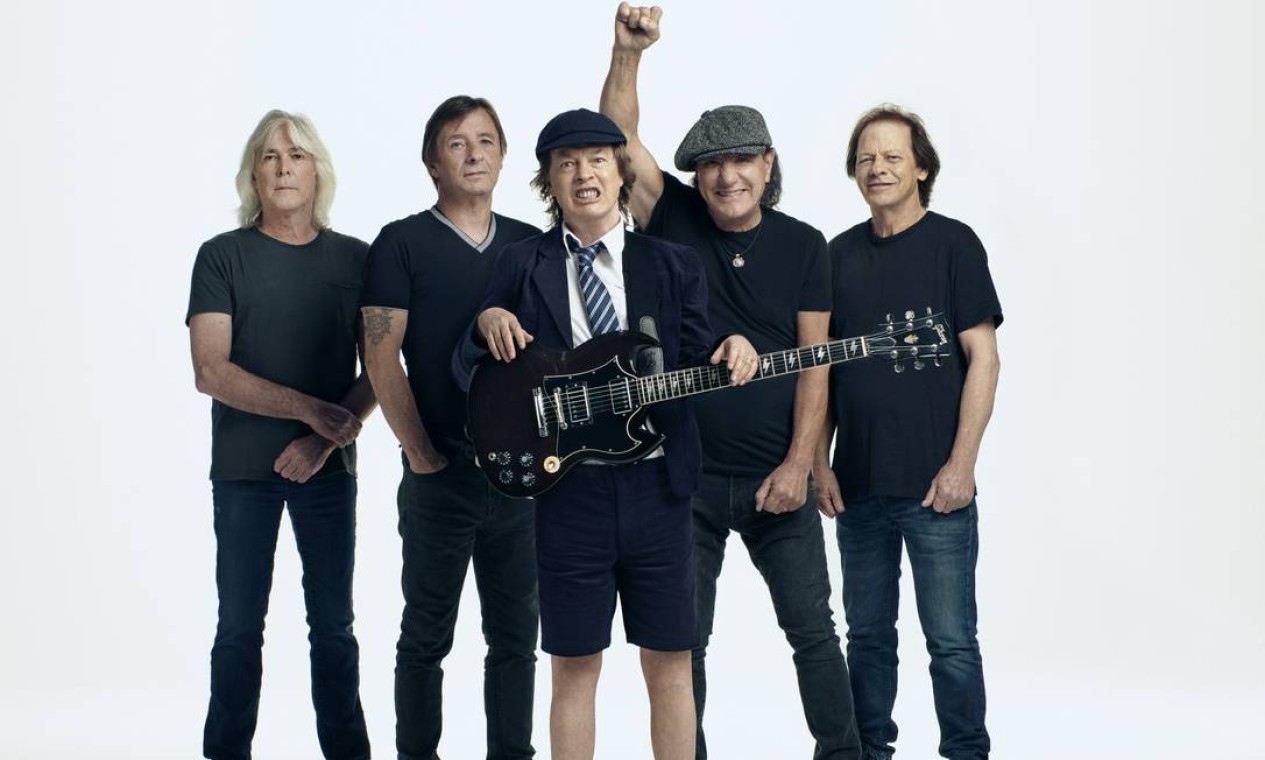 AC/DC volta com o som e as letras de sempre: 'Não sabemos fazer outra ...