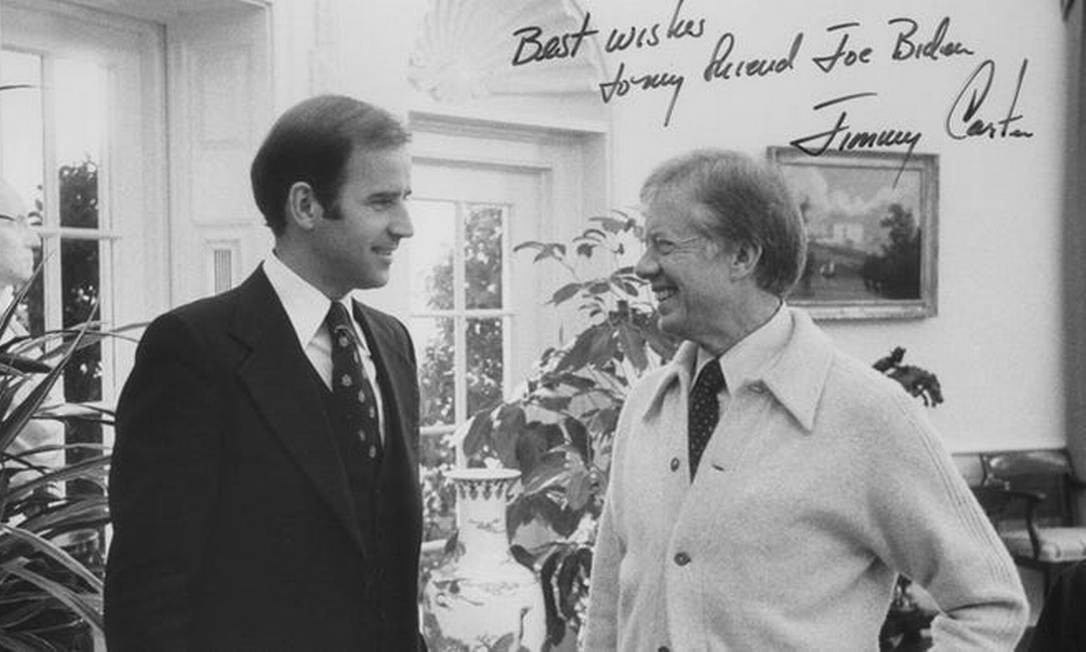 Biden, entonces senador, con el presidente Jimmy Carter Foto: Revelación