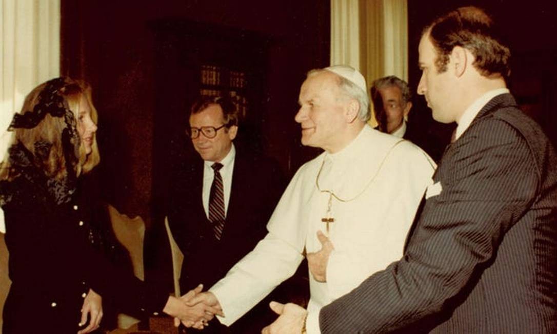 Jill y Joe Biden se encuentran con el Papa Juan Pablo II en el Vaticano en abril de 1980 Foto: Apocalipsis