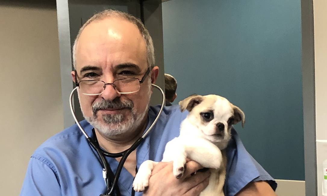O veterinário brasileiro e diretor do hospital veterinário da Universidade do Oregon (EUA), Hélio Autran de Morais Foto: Acervo pessoal