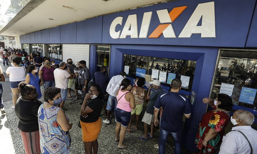 Caixa: nova linha de crédito imobiliário será corrigida pela caderneta de poupança Foto: Gabriel de Paiva / Agência O Globo