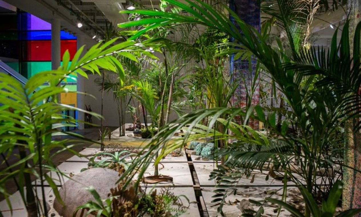 O jardim de Luiz Zerbini no Oi Futuro. Foto: Hermes de Paula / Agência O Globo