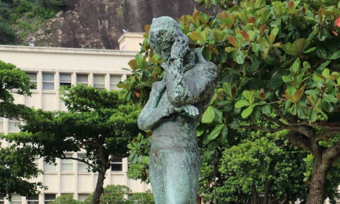 
Pensativo. Estátua de Chopin na Praia Vermelha, feita pelo escultor polonês August Zamoyski
Foto:
Divulgação
