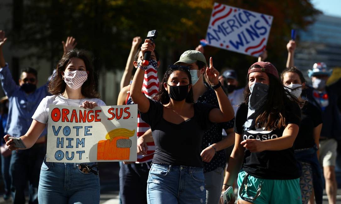 Commemoration of Biden's supporters at Black Lives Matter Plaza in Washington, a gathering place for supporters of the Democratic candidate, now elected President of the United States Photo: HANNAH MCKAY / REUTERS