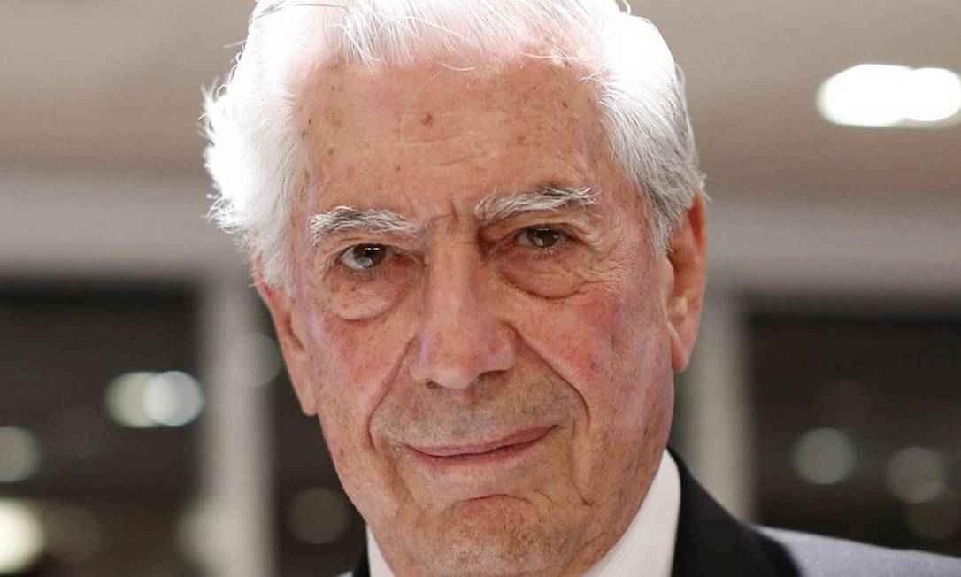 O escritor peruano Mario Vargas Llosa lança novo livro Foto: Edilson Dantas / Agência O Globo
