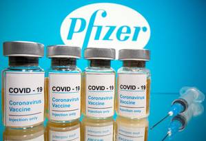 Vaccine vials under study by the US pharmaceutical company Pfizer Photo: DADO RUVIC / REUTERS