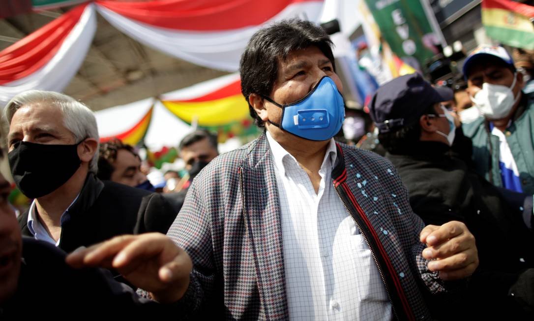 O ex-presidente Evo Morales retorna à Bolívia, após meses de exílio na Argentina, e é saudado por uma multidão Foto: UESLEI MARCELINO / REUTERS