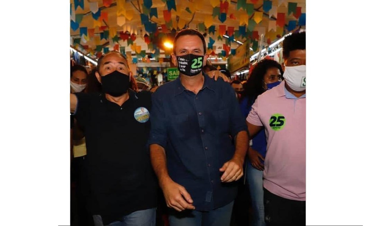 Eduardo Paes (DEM) visitou a Feira de Tradições Nordestinas, em São Cristóvão, Zona Norte do Rio Foto: Redes Sociais / Reprodução - 08/11/2020