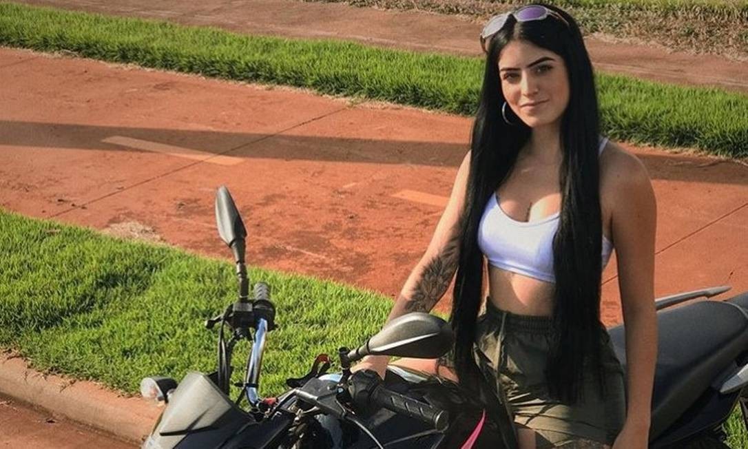 Polícia investiga se youtuber morta em acidente participou de racha - Época