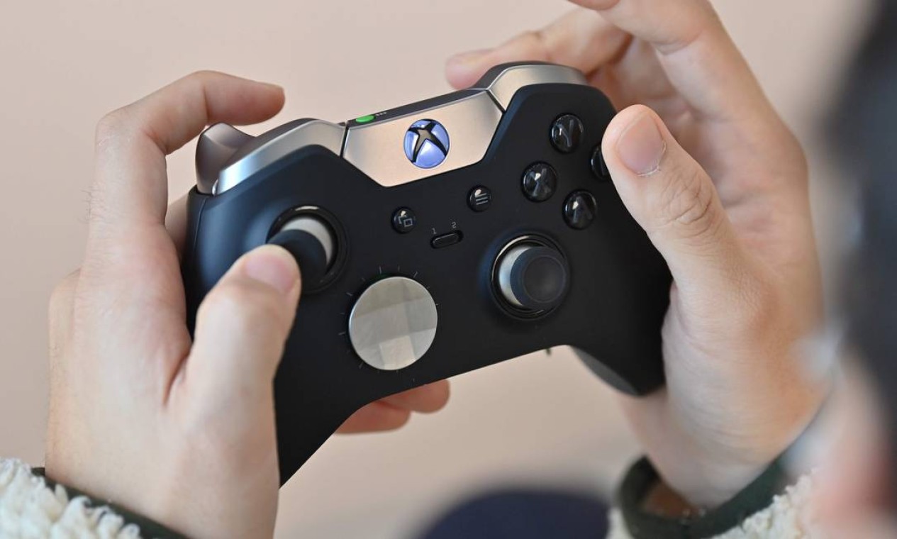 A Microsoft oferecerá o Xbox Series X, um modelo "premium", ao preço de US$ 499; Xbox Series S, modelo mais simples, custará US$ 299 Foto: JUNG YEON-JE / AFP