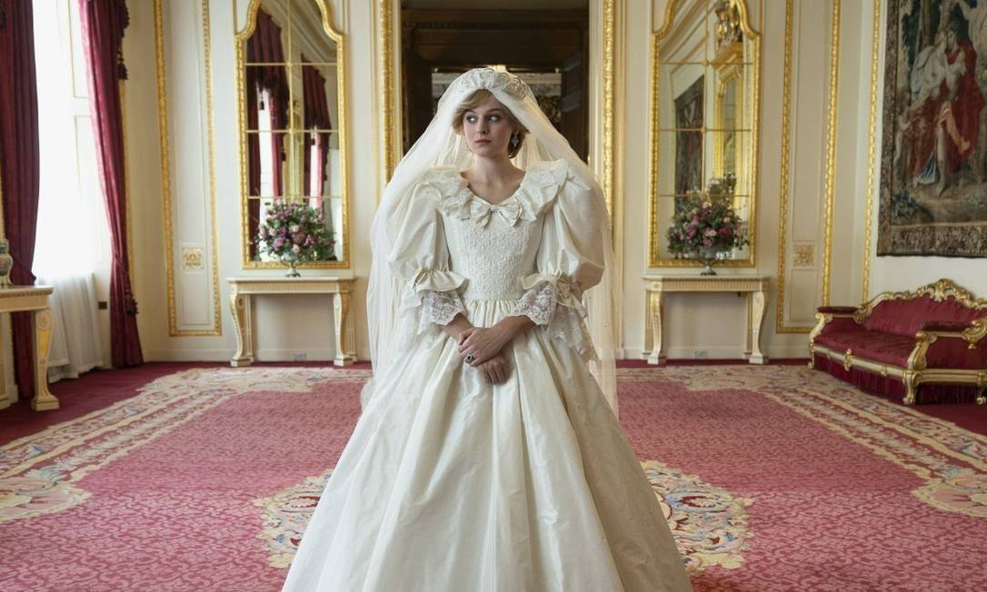 A atriz Emma Corrin caracterizada como a princesa Diana na nova temporada de 'The Crown' Foto: Divulgação