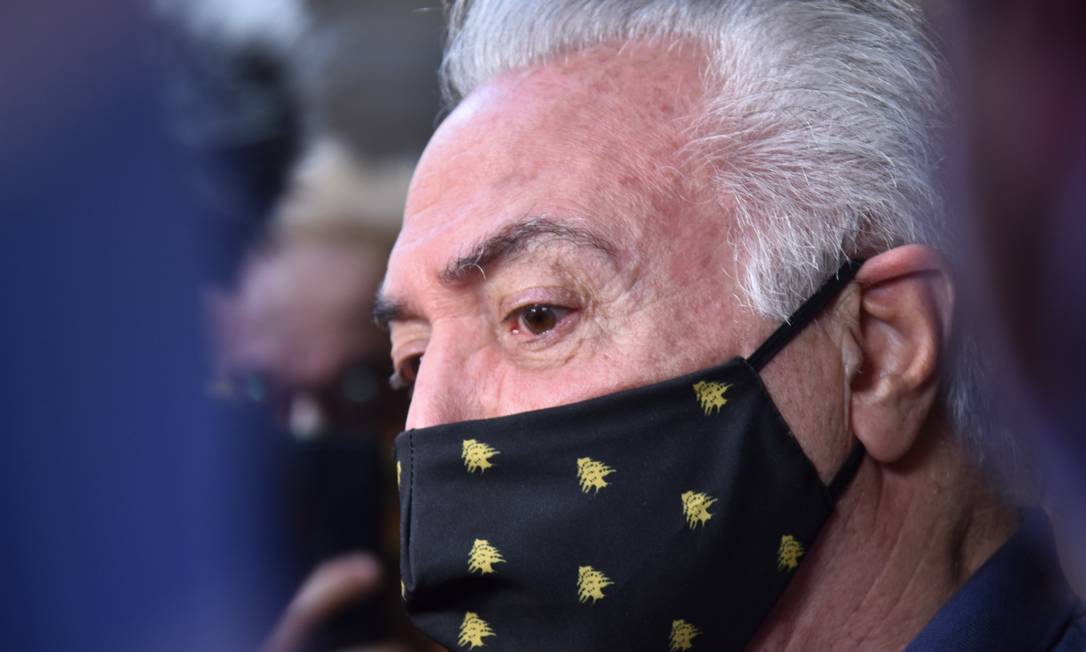 Ex-presidente Temer escolheu máscara com símbolo do Líbano Foto: Fotoarena / Agência O Globo