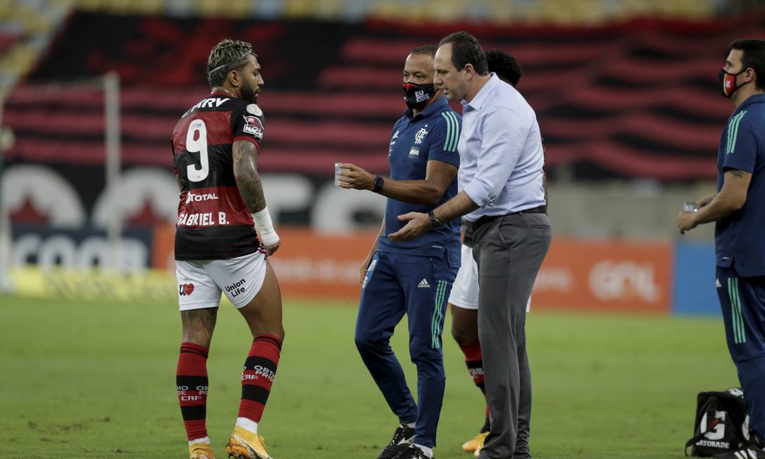Gabigol durante a partida do Atlético-GO, pelo Brasileiro Foto: MARCELO THEOBALD / Agência O Globo