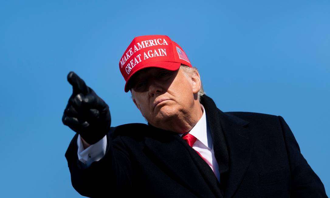 Presidente Donald Trump durante evento de campanha em Fayetteville, Carolina do Norte Foto: BRENDAN SMIALOWSKI / AFP / 2-11-2020