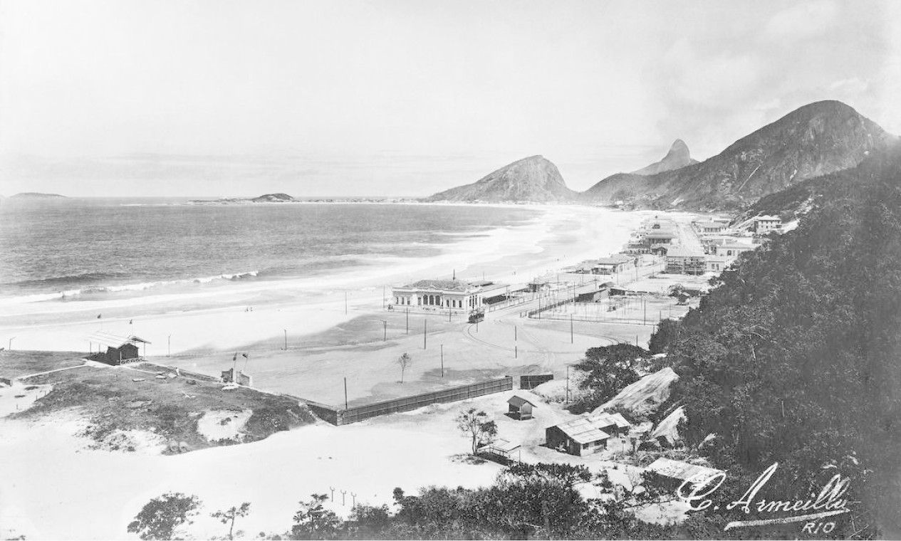 Vista das praias de Copacabana e Leme Foto: C. Armeilla