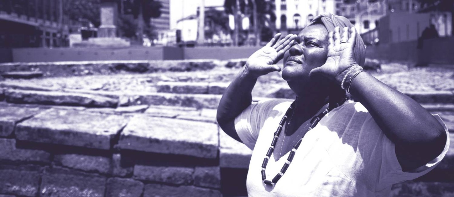 Mãe Celina de Xangô, ialorixá de 56 anos, no Ilê Inzo Nganga dia Nzaze, localizado na chamada “Pequena África”, na Zona Portuária do Rio de Janeiro Foto: Fernando Lemos / Agência O Globo
