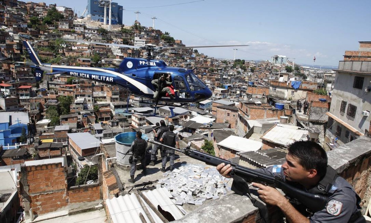 Guerra No Rio Veja Fotos Da Ocupação Do Complexo Do Alemão Que Completa 10 Anos Jornal O Globo 1092