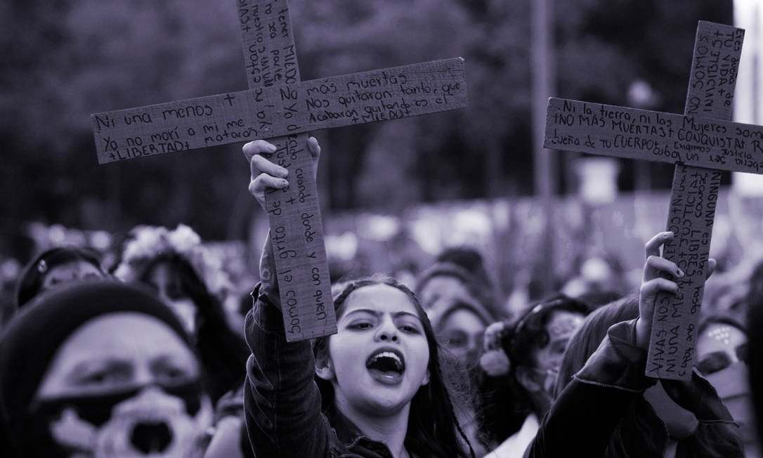 Manifestantes participam de marcha feminista em resposta à escalada de violência contra a mulher na Cidade do México em 1º de novembro de 2020 Foto: Claudio Cruz / AFP
