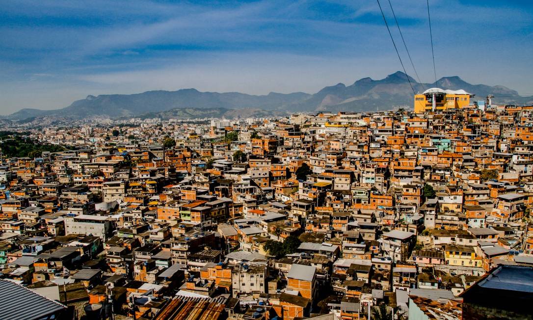 Dez anos após retomada, Complexo do Alemão perde serviços, e o tráfico ...