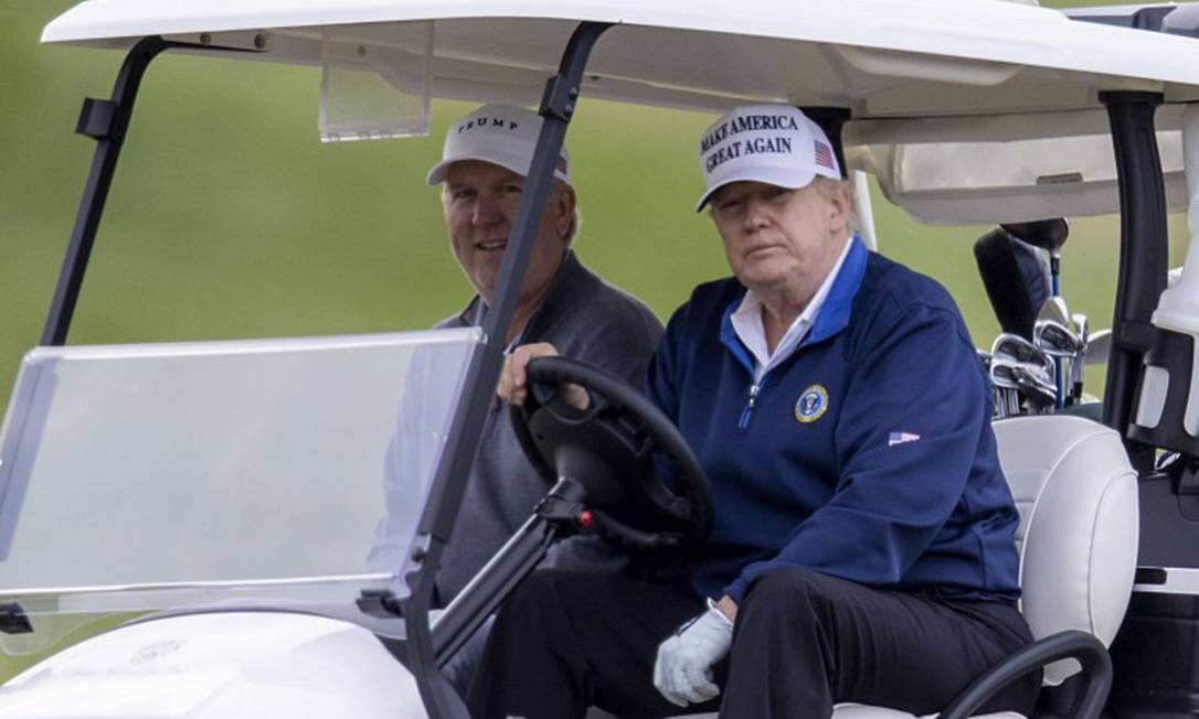Presidente Donald Trump joga golfe na Virgínia após cúpula virtual do G20 Foto: TASOS KATOPODIS / AFP / 22-11-2020