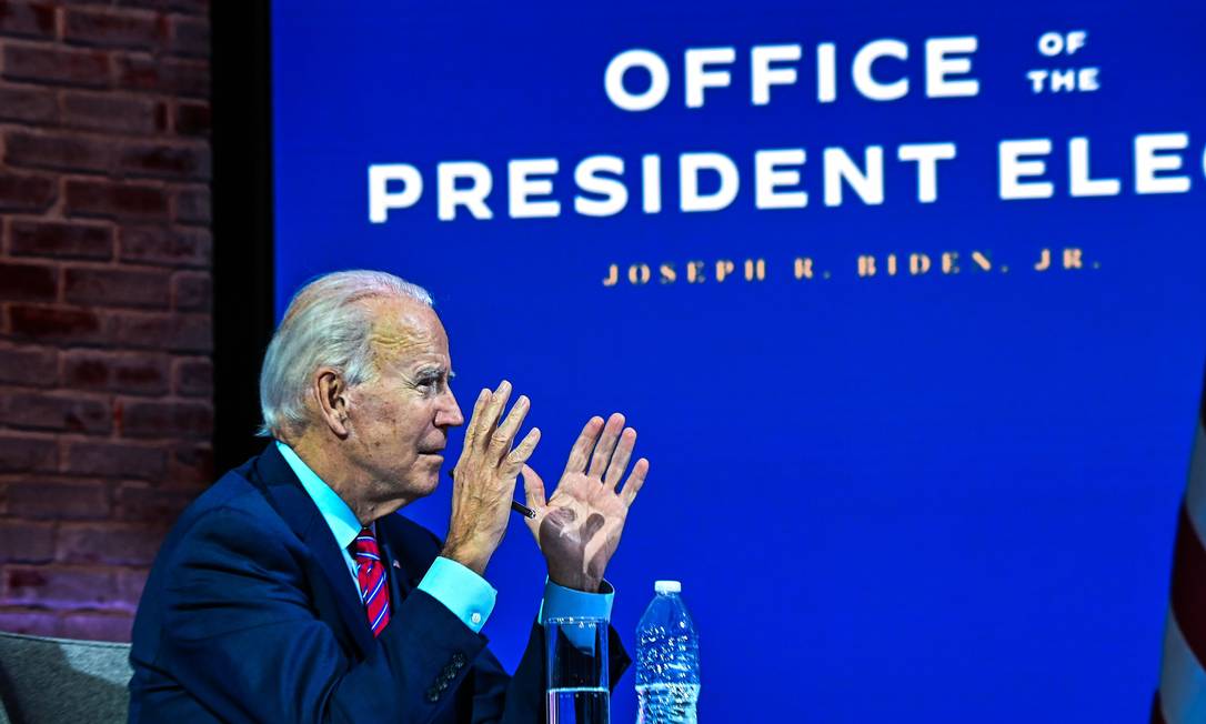 Biden em reunião virtual nesta segunda com a Conferência Nacional de Prefeitos Foto: CHANDAN KHANNA / AFP