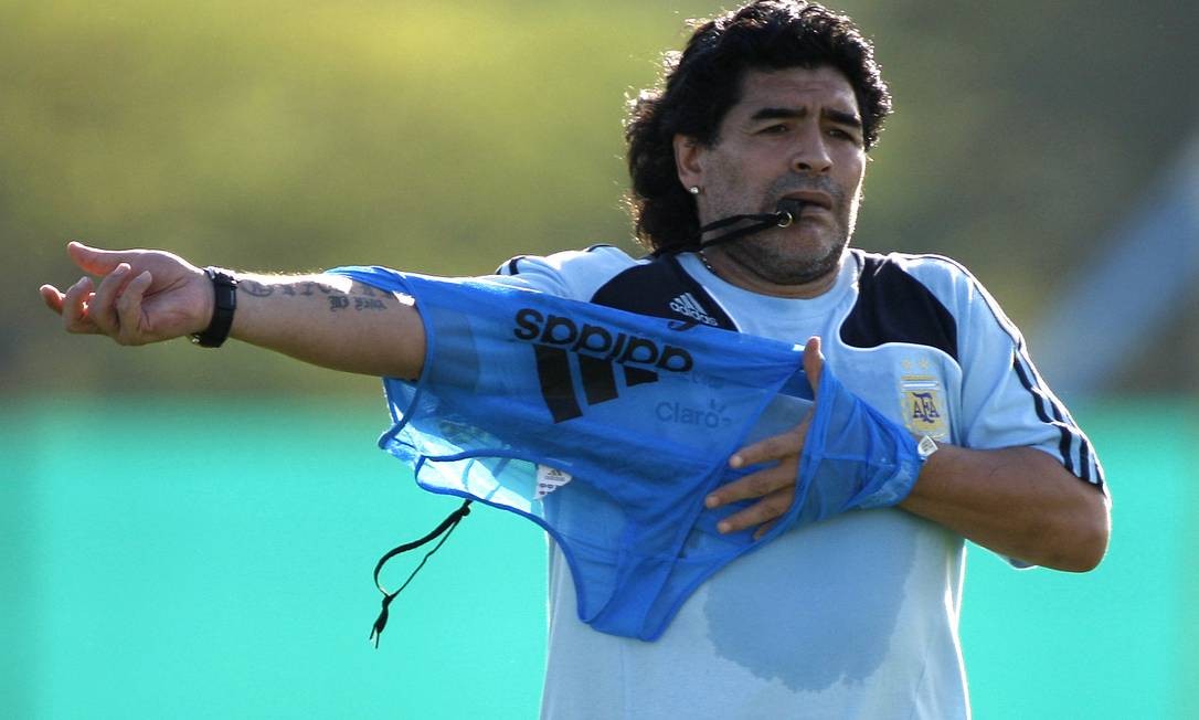 Diego Maradona, idolatrado por milhões de argentinos por sua brilhante carreira no futebol - até mesmo pelo conquistador da última Copa do país, no México, em 1986 - não teve o mesmo sucesso como técnico da seleção. Foto: Enrique Marcarian