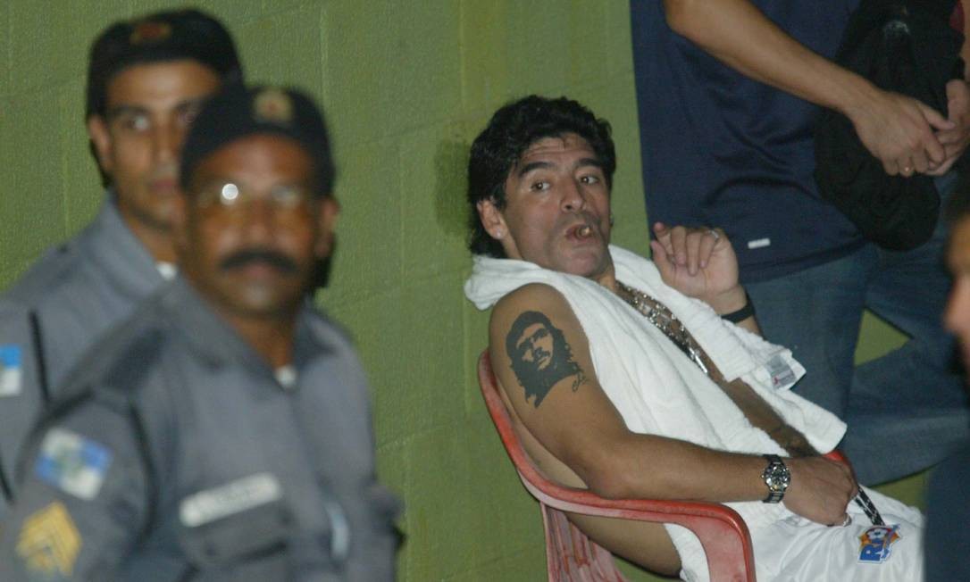 Maradona participou do encontro All-Star Game, no CFZ, no Recreio, Zona Oeste do Rio. Foto: Alexandre Cassiano / Agência O Globo - 21/12/2005