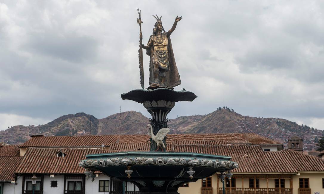 Estátua de Pachacuti, em Cusco: a antiga capital inca e Machu Picchu estão entre os trunfos da reabertura turística do Peru Foto: ERNESTO BENAVIDES / AFP